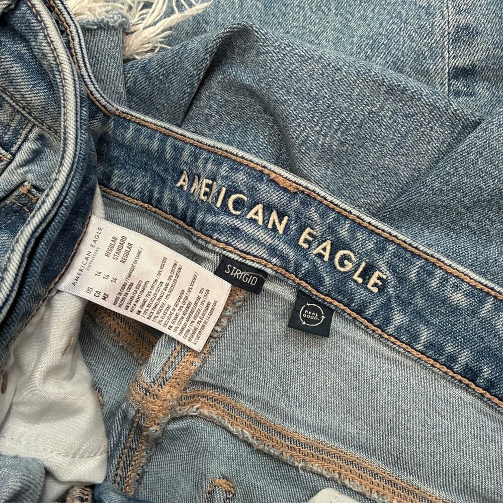 American Eagle Strigid ripped high rise mom jean in Blown Out Blue - Picture 9 of 9